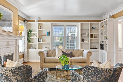 4042 Richland Ct, Milwaukee WI 53211-2147 exterior