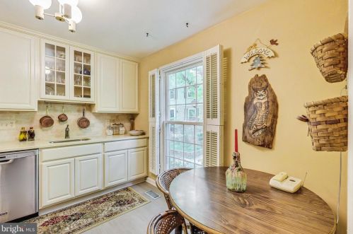 1537 Chatham Colony Ct, Herndon VA 20190-4203 exterior