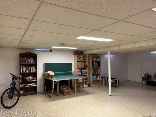 5975 Hubbell St, Dearborn Heights MI 48127-2445 exterior