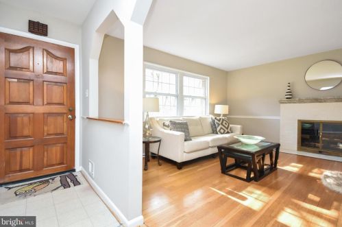 3010 Marl Pat Dr, Alexandria VA 22310-2219 exterior