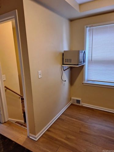 6865 Drexel St, Dearborn Heights MI  48127-2214 exterior