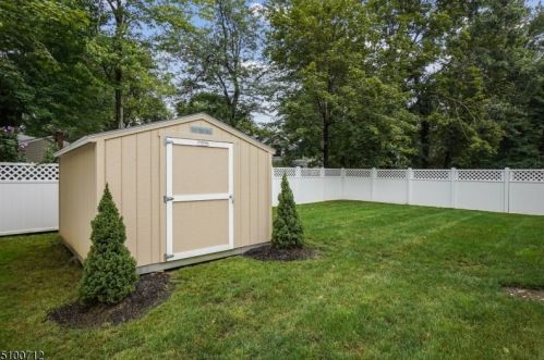 30 Mount Pleasant Pkwy, Livingston NJ  07039-2821 exterior