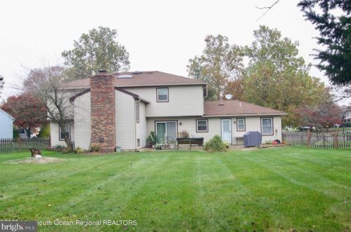 12 Lighthouse Dr, East Freehold NJ 07728-1384 exterior