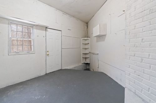 1086 Burt St, Taunton MA 02780-5166 exterior