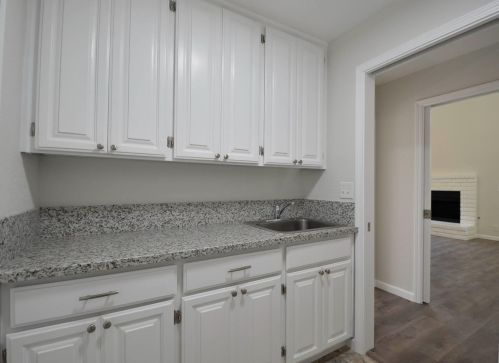 2103 Bristol Park Cir, Turlock CA  95382-2965 exterior