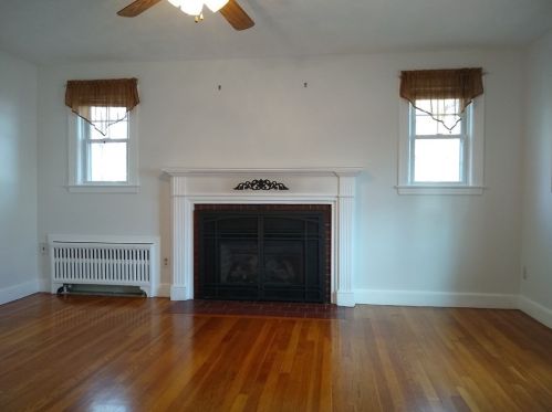 15 Hudson St, Quincy, MA 02169-2218