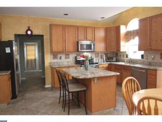 1282 Meadowview Dr, Pottstown PA  19464-1936 exterior