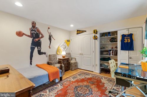 8751 Brook Rd, Mc Lean VA  22102-1507 exterior