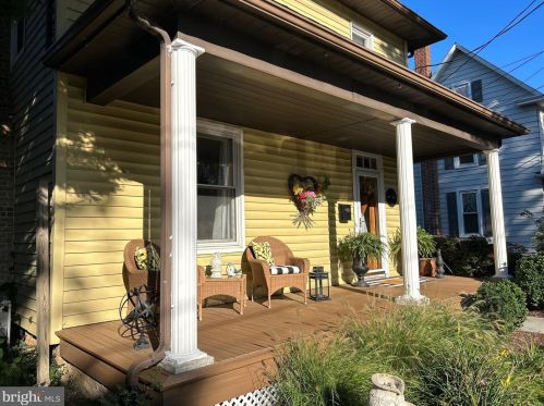 169 Railroad St, Hummelstown, PA 17036-2114