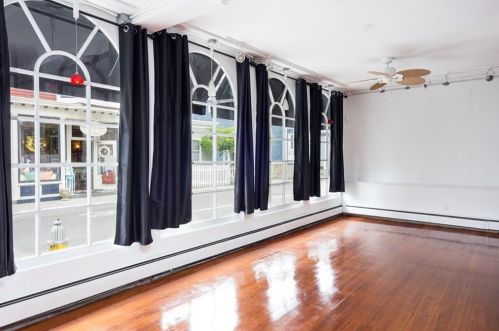 130 Spg St, Middletown RI 02840-6804 exterior