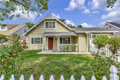 1479 Cape Cod Way, Concord CA  94521-2622 exterior
