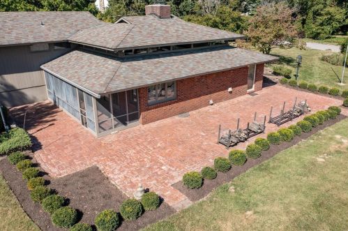 2 Sherwyn Ln, Saint Louis MO 63141-7821 exterior