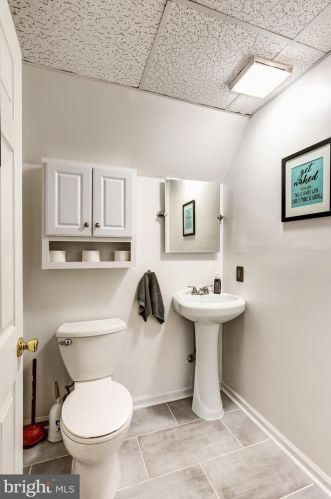 20 Colonial Ct, Littlestown PA 17340-1528 exterior