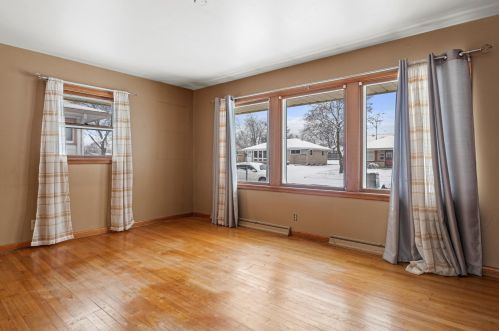 6516 86th St, Milwaukee, WI 53224-5418