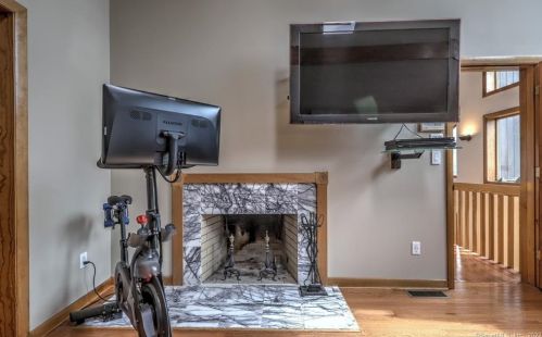 22 Ajellos Farm Rd, Seymour CT 06483-2362 exterior