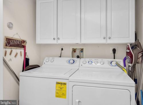 208 Carson Ter, Huntingdon Valley PA  19006-4718 exterior