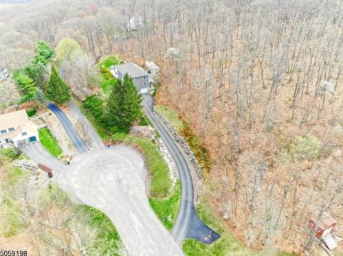 30 Bel Air Dr, Sparta NJ 07871-3735 exterior