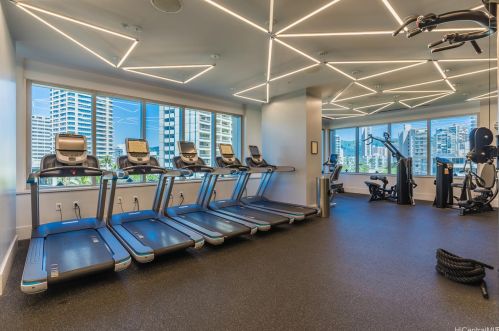 383 Kalaimoku St, Honolulu HI  96815 exterior