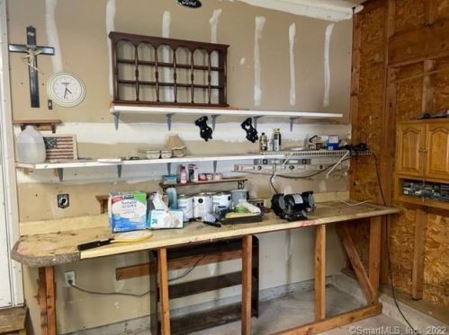 20 Frd Ln, Torrington CT 06790-7402 exterior