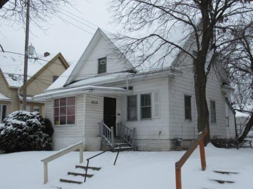 3212 24th Pl, Milwaukee WI  53206-1211 exterior
