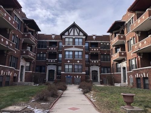 5740 King Dr, Chicago, IL 60637-1275