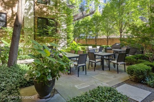 1209 Astor St, Chicago IL 60610-2655 exterior