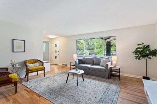 1909 Beulah Rd, Pittsburgh PA  15235-5006 exterior