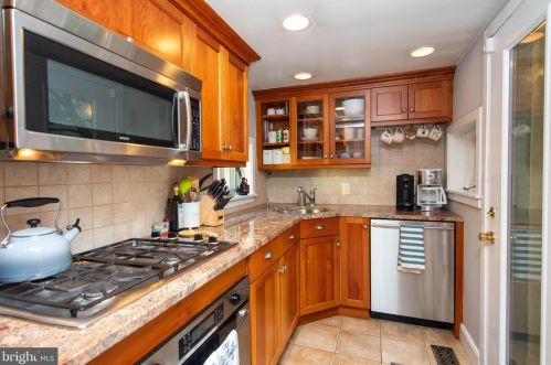 401 Iseminger St, Philadelphia PA  19147-1113 exterior