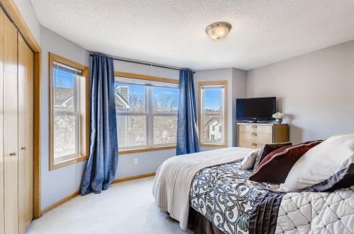 12 River Bend Pl, Chaska MN 55318-3303 exterior