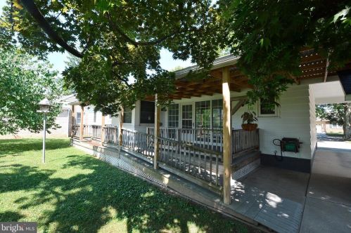 1214 Walnut St, Hanover PA 17331-1529 exterior