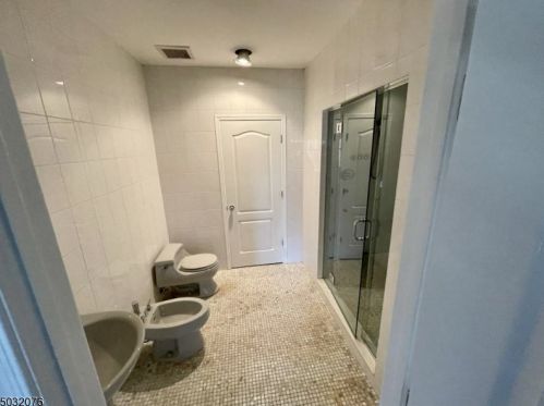 3 Bakley Ter, Town Center NJ 07052-2169 exterior