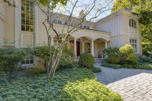 21 Stoningham Dr, Warren, NJ 07059-6740