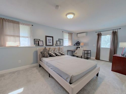 39 Tra Mart Dr, Uncasville CT  06382-1115 exterior