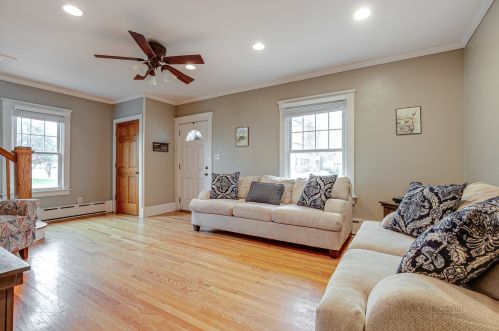 303 Stewart Ave, Waukegan IL 60085-2061 exterior