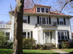 91 Grasmere St, Newton, MA 02458-2210