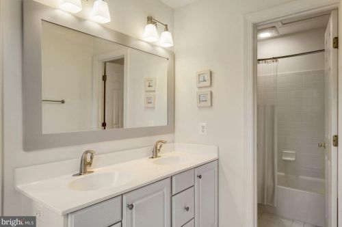 916 Brick Mnr Cir, Silver Spring MD 20905-3819 exterior