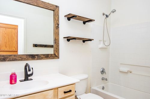 7972 Hawk Eagle Ct, Tucson AZ  85757-1643 exterior