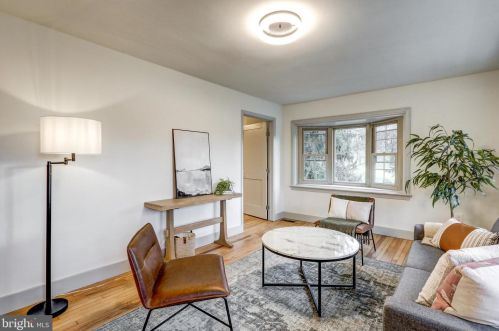 1303 Willow Street Pike, Lancaster PA  17602-4633 exterior