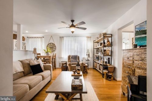 416 Bashford Ln, Alexandria, VA 22314-1123