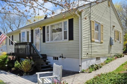 11 Brookview Rd, Parsippany, NJ 07834-1803