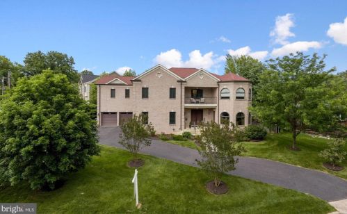 6820 Dillon Ave, Mc Lean, VA 22101-4401