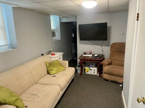 42 Godfrey St, Taunton MA 02780-7031 exterior