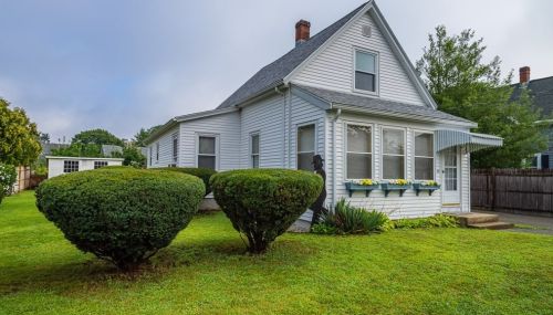 28 Jenny Lind St, Taunton, MA 02780-1747