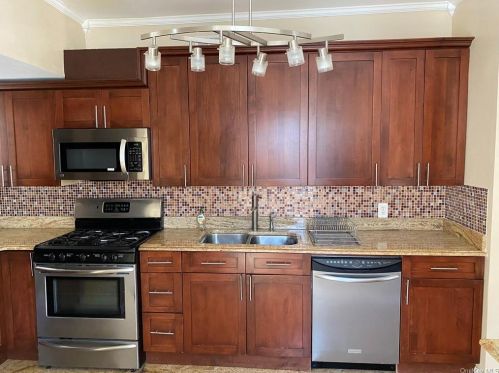 2401 Buck St, Bronx NY 10461-2901 exterior