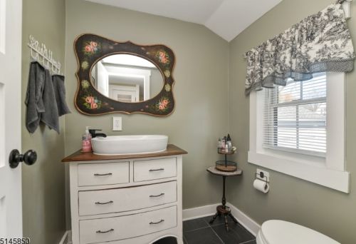 18 Hamilton St, Bloomingdale NJ 07403-1731 exterior