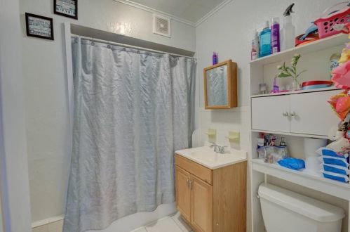 43 5 Ave, Woonsocket RI 02895-5019 exterior