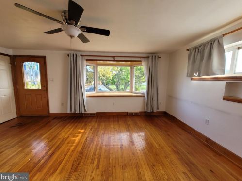 2148 Lee Ln, Chester PA 19014-2213 exterior