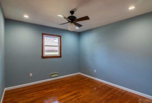 131 Bernard Ave, Edison NJ 08837-3036 exterior