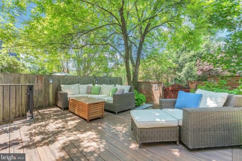 1122 Kensington Rd, Mc Lean VA 22101-2918 exterior