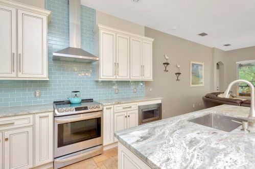 15410 Heathridge Dr, Tampa FL 33625-1638 exterior